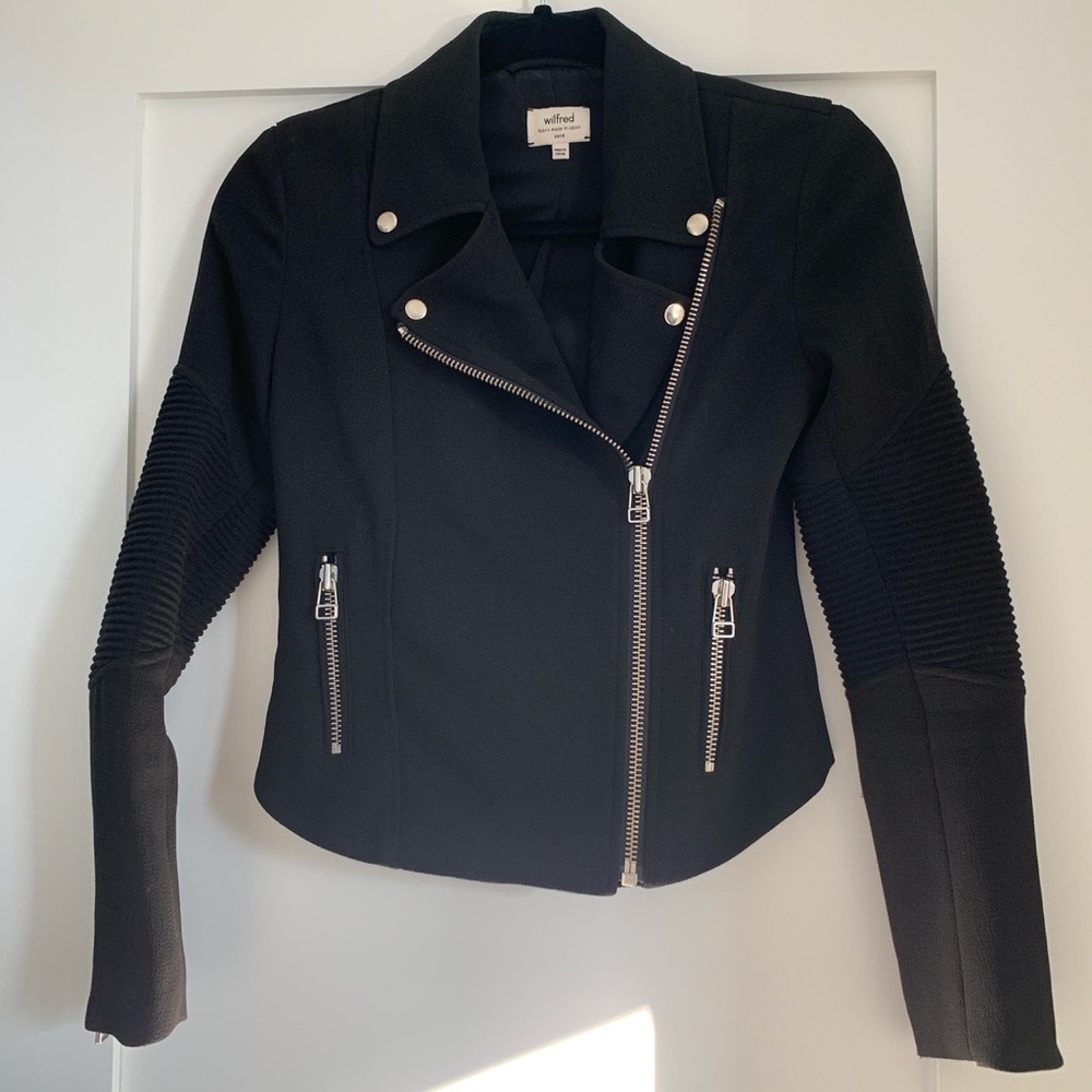 Aritzia • Wilfred black crepe moto jacket